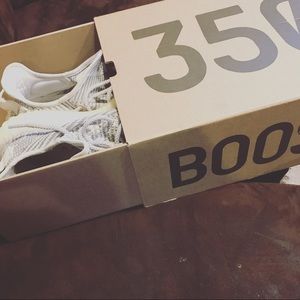 (AUTHENTIC!) Yezzy boost 350
